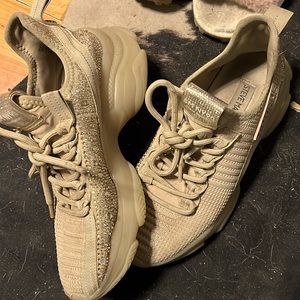 Steve Madden sparkly diamond shoes size 7 women’s color tan bling out shoes